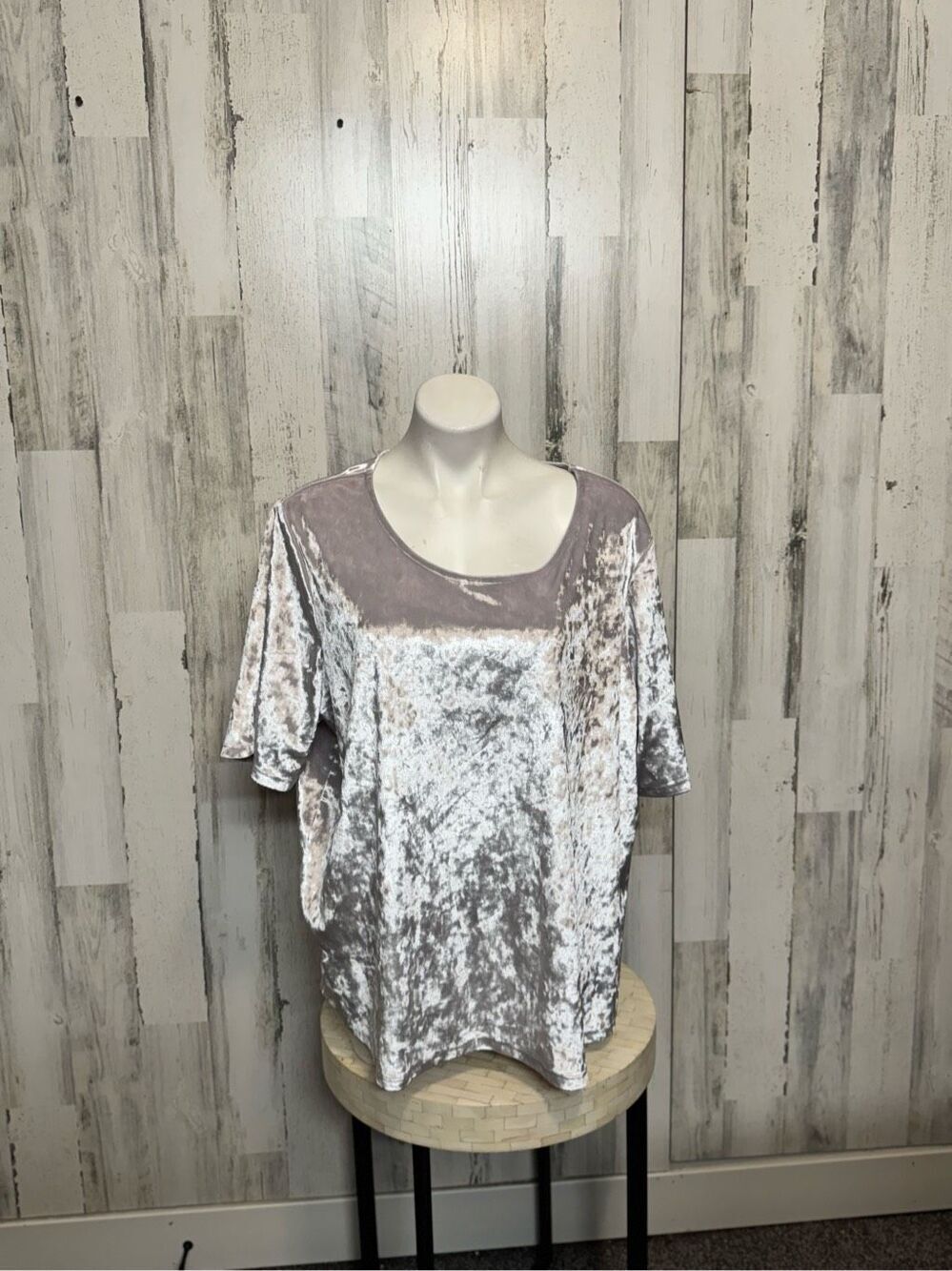 Koret Crushed Velvet Scoop Neck Top Womens 2X Silver Grey Short Sleeve Blouse Pl